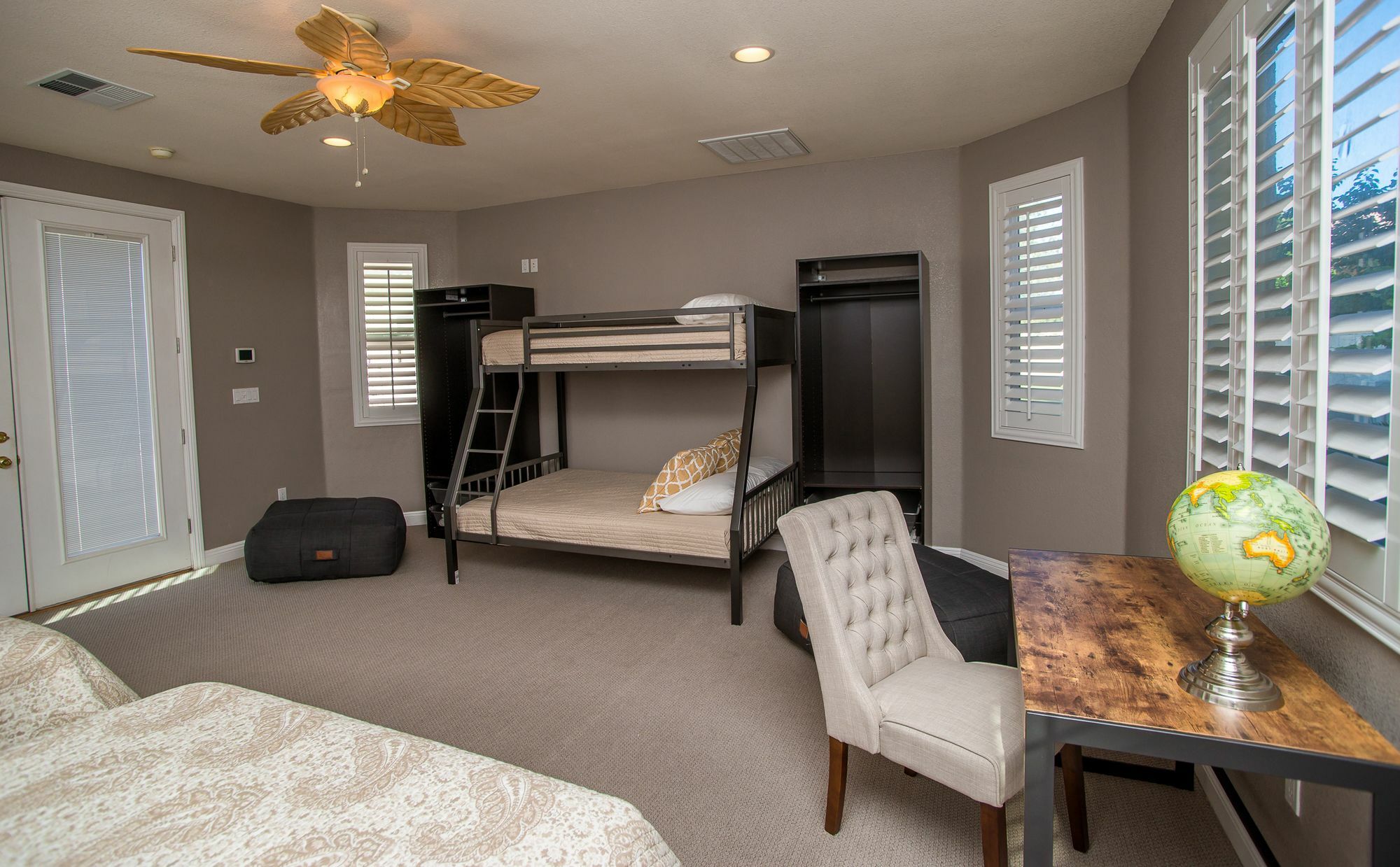 Apartment Luxury 6br 10min To Lv Strip Sleeps 20
