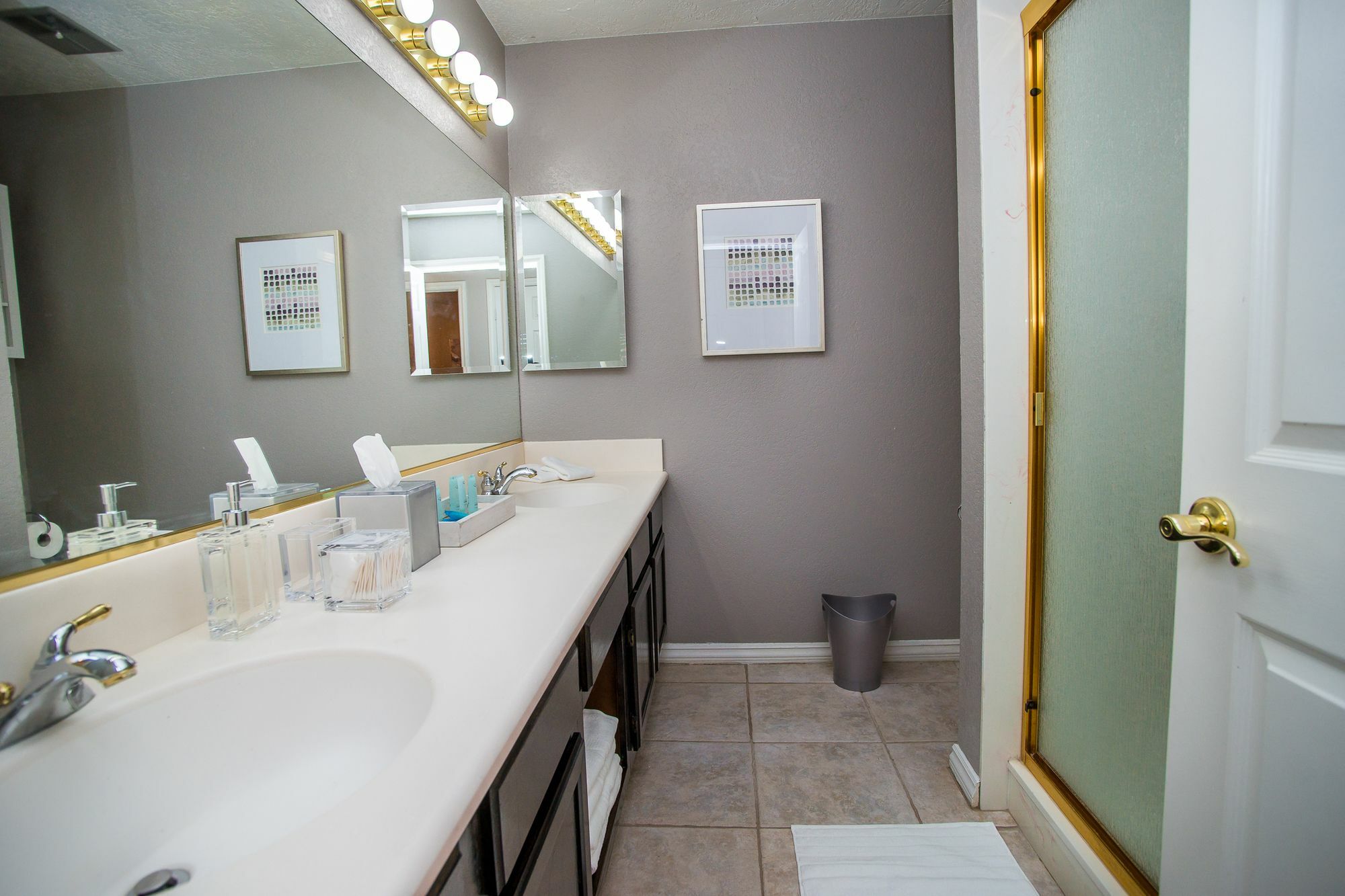 Apartment Luxury 6br 10min To Lv Strip Sleeps 20 *