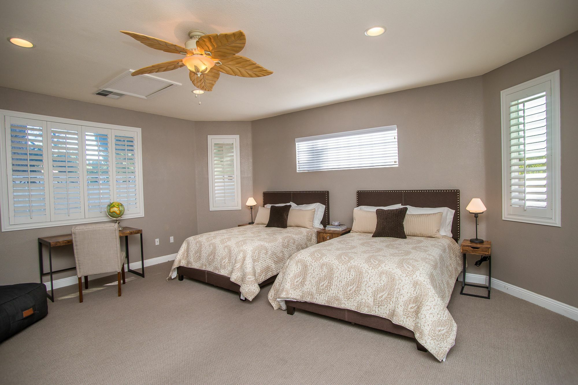 Apartment Luxury 6br 10min To Lv Strip Sleeps 20